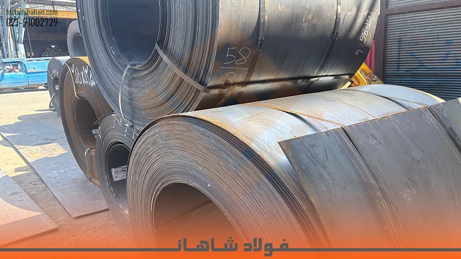 رول‌های ورق سیاه نورد گرم در انبار اختصاصی فولاد شاهان