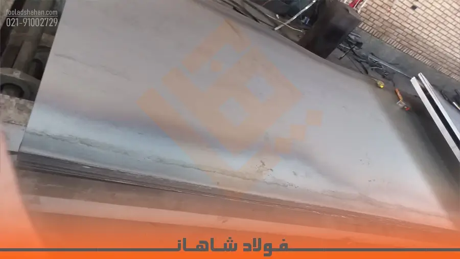 تست کشش و خمش روی نمونه ورق آهن 1.5 میل در آزمایشگاه متالورژی